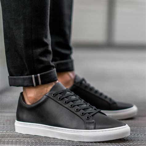 black fashion sneakers men.